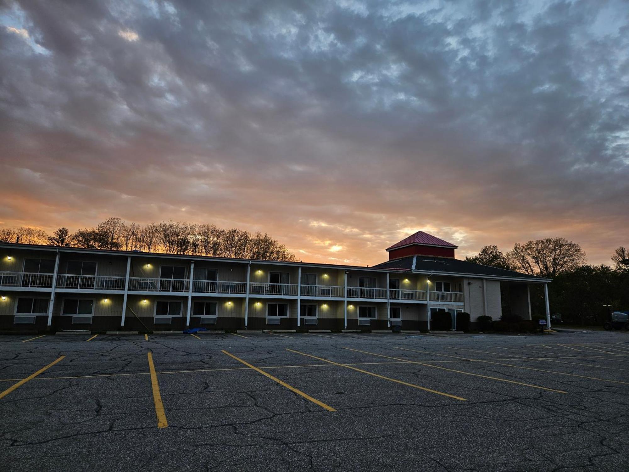 Center Street Value Inn Auburn Exteriér fotografie